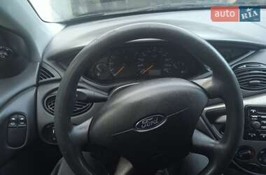Хэтчбек Ford Focus 2004 в  фото 3 Хэтчбек Ford Focus 2004 в