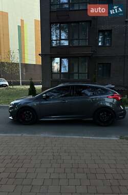 Хетчбек Ford Focus 2015 в Чернігові