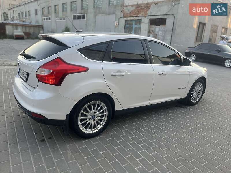 Хэтчбек Ford Focus 2013 в Сумах