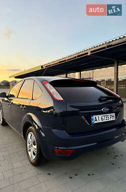 Хэтчбек Ford Focus 2011 в 