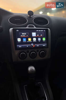 Хэтчбек Ford Focus 2011 в 