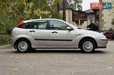 Хэтчбек Ford Focus 2004 в 