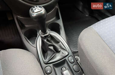 Хэтчбек Ford Focus 2004 в 