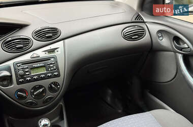 Хэтчбек Ford Focus 2004 в 