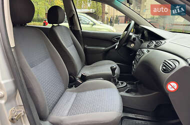 Хэтчбек Ford Focus 2004 в 