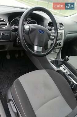 Хэтчбек Ford Focus 2010 в 