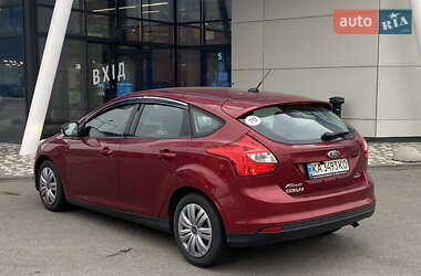 Хэтчбек Ford Focus 2012 в 