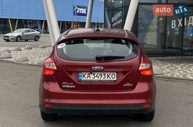 Хэтчбек Ford Focus 2012 в 