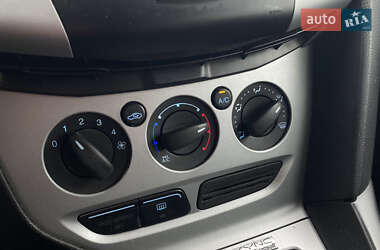 Хэтчбек Ford Focus 2012 в 