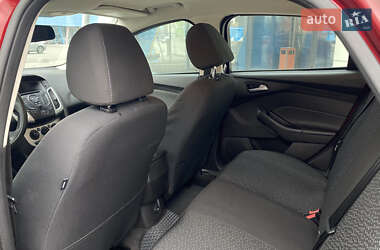 Хэтчбек Ford Focus 2012 в 