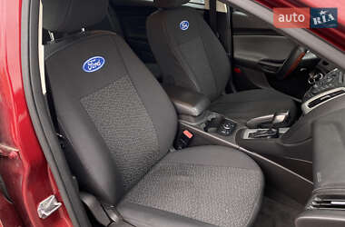 Хэтчбек Ford Focus 2012 в 