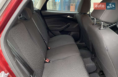 Хэтчбек Ford Focus 2012 в 