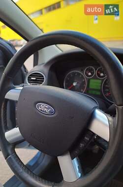Седан Ford Focus 2005 в 