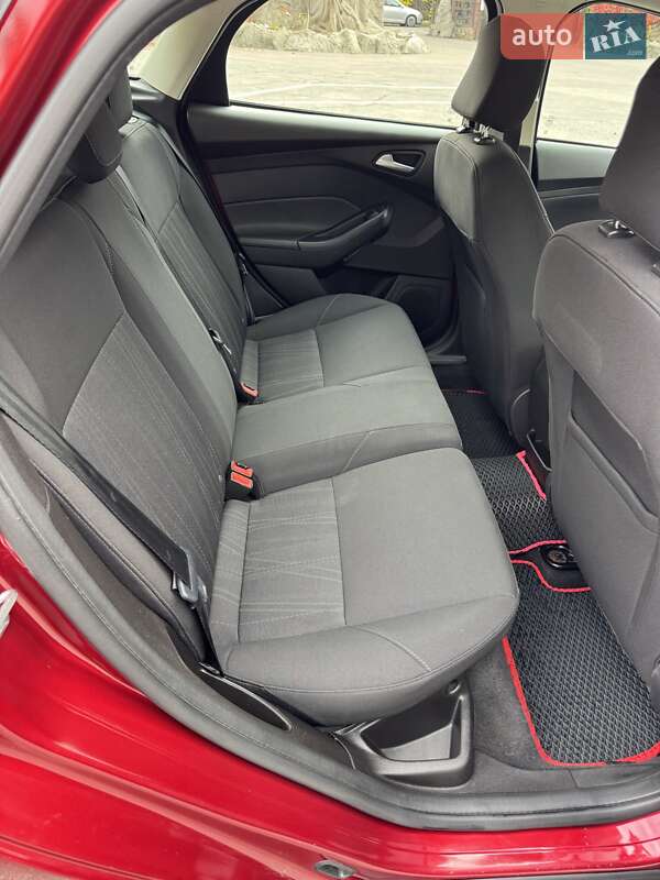 Хэтчбек Ford Focus 2016 в Днепре