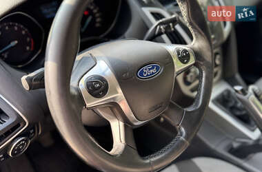 Хетчбек Ford Focus 2011 в 