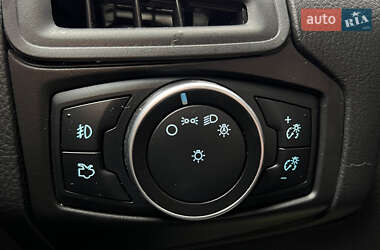 Седан Ford Focus 2015 в 