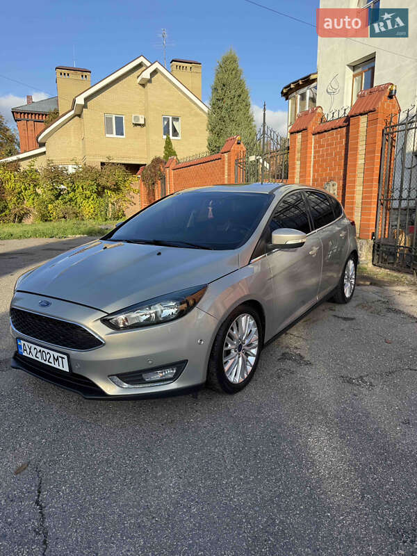 Хетчбек Ford Focus 2015 в 