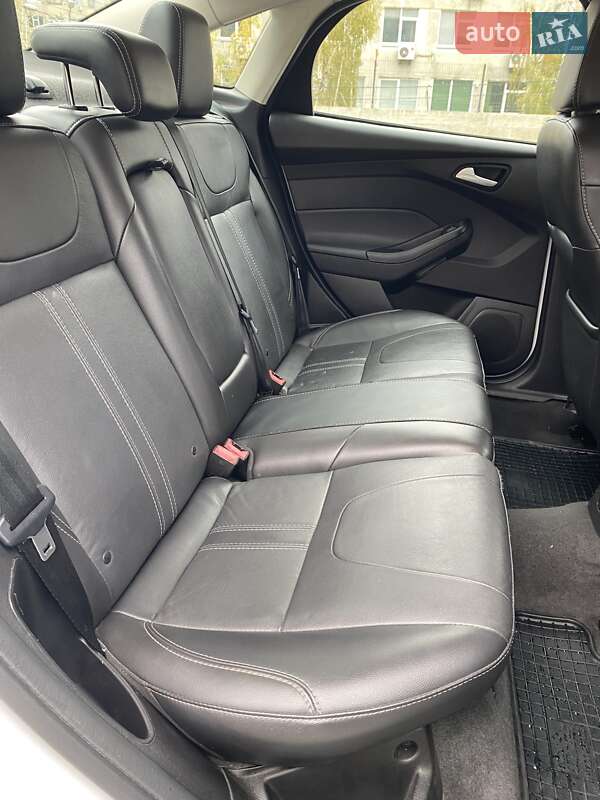 Седан Ford Focus 2013 в Киеве фото 21 Седан Ford Focus 2013 в Киеве