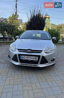 Хэтчбек Ford Focus 2011 в Тячеве