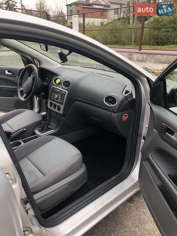 Хетчбек Ford Focus 2005 в Золочеві фото 6 Хетчбек Ford Focus 2005 в Золочеві