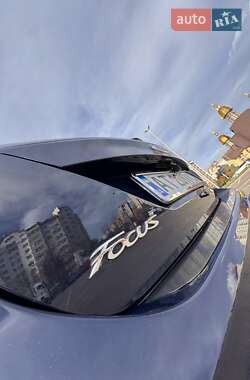 Хэтчбек Ford Focus 2014 в 