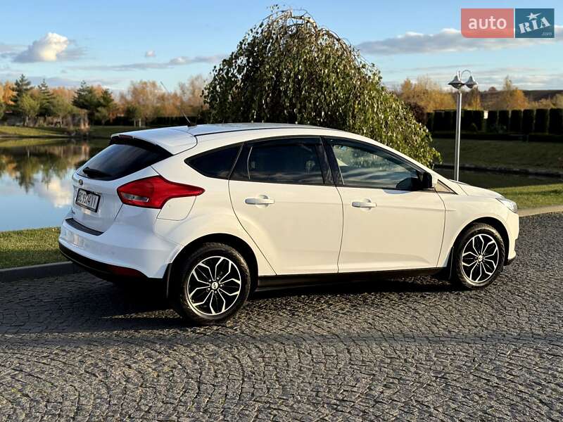 Хэтчбек Ford Focus 2015 в Жовкве