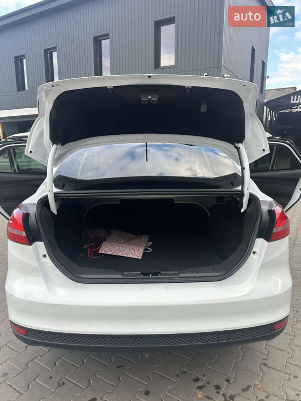 Седан Ford Focus 2017 в Чернівцях фото 11 Седан Ford Focus 2017 в Чернівцях