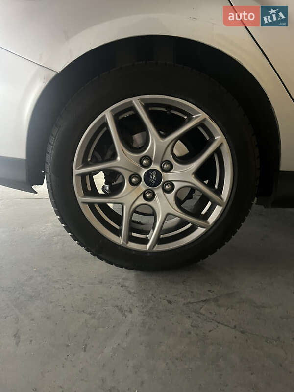 Хетчбек Ford Focus 2015 в Києві фото 31 Хетчбек Ford Focus 2015 в Києві