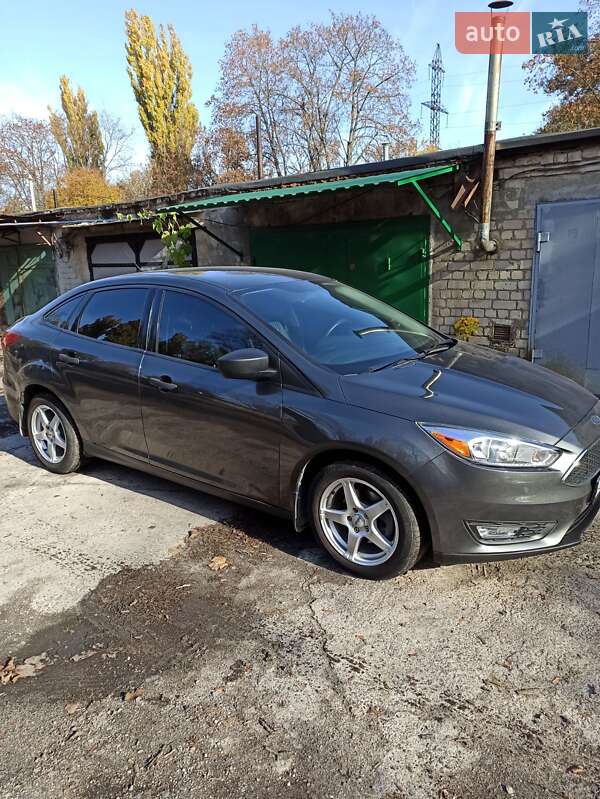 Седан Ford Focus 2015 в Вольногорске