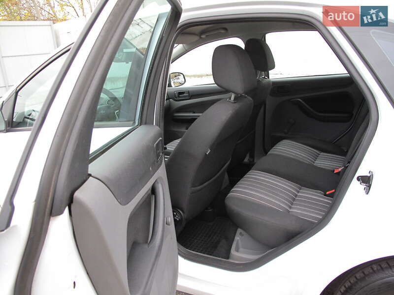 Хетчбек Ford Focus 2011 в Києві фото 20 Хетчбек Ford Focus 2011 в Києві