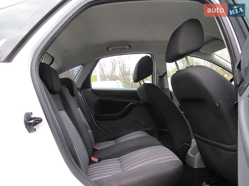 Хетчбек Ford Focus 2011 в Києві фото 40 Хетчбек Ford Focus 2011 в Києві