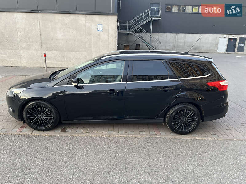 Универсал Ford Focus 2011 в Вишневом фото 12 Универсал Ford Focus 2011 в Вишневом