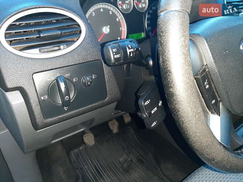 Хетчбек Ford Focus 2006 в Буську