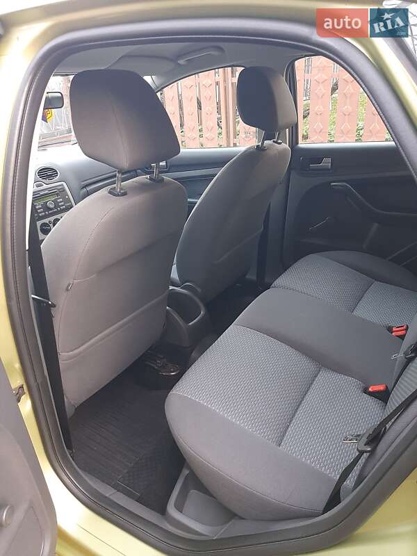 Хетчбек Ford Focus 2006 в Буську