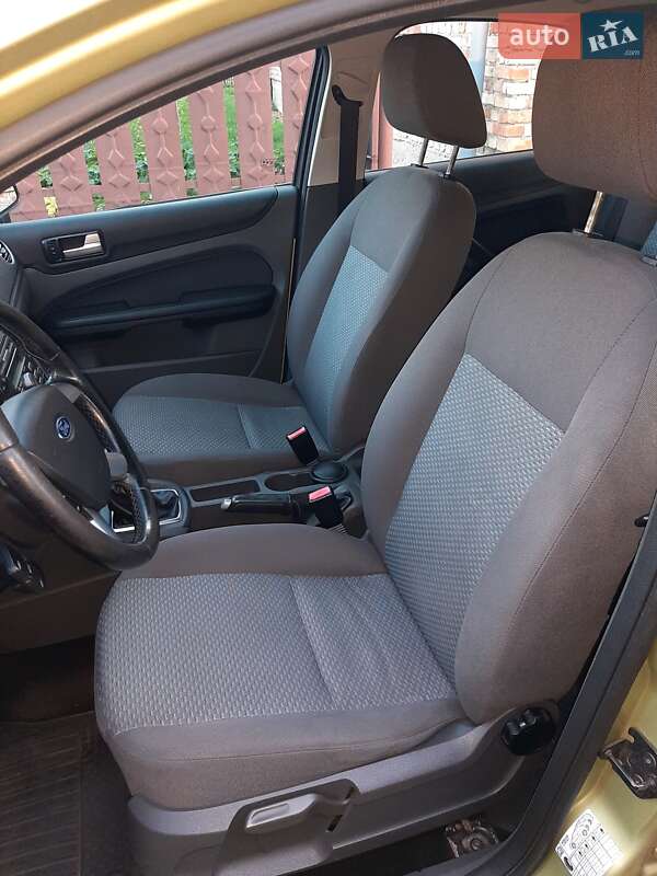 Хетчбек Ford Focus 2006 в Буську