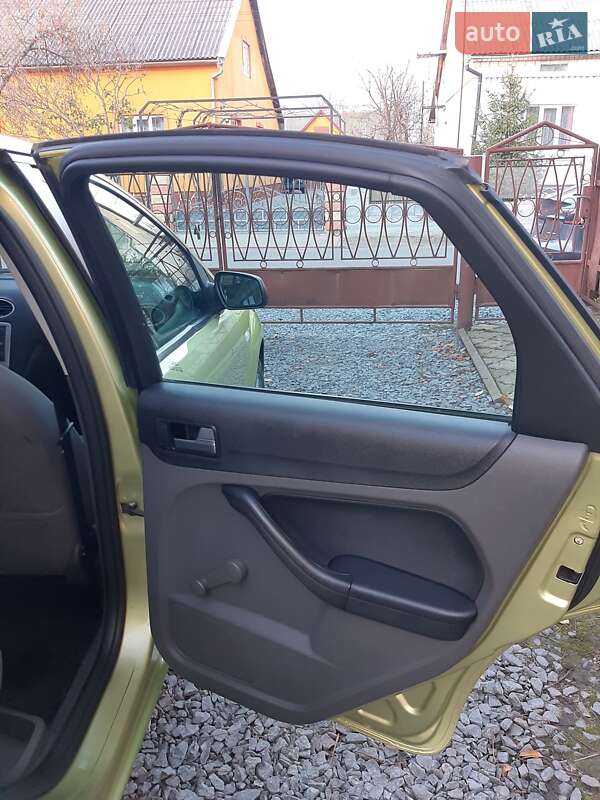 Хетчбек Ford Focus 2006 в Буську