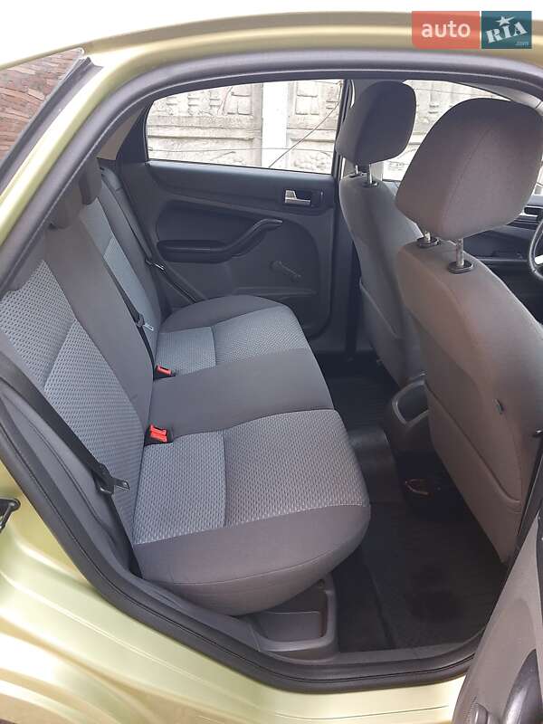 Хетчбек Ford Focus 2006 в Буську