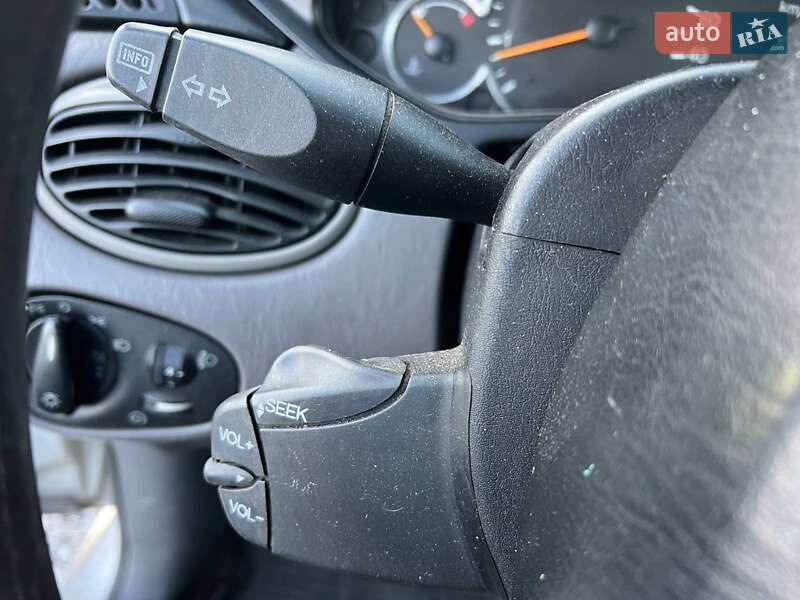 Хетчбек Ford Focus 2001 в Львові фото 23 Хетчбек Ford Focus 2001 в Львові