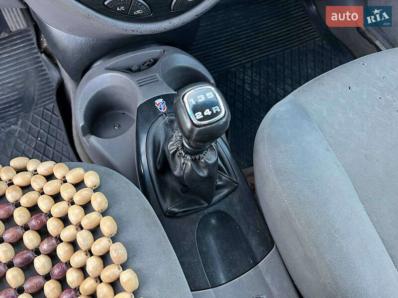 Хетчбек Ford Focus 2001 в Львові фото 27 Хетчбек Ford Focus 2001 в Львові