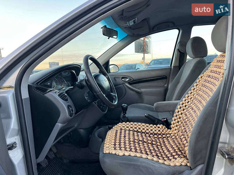 Хетчбек Ford Focus 2001 в Львові фото 34 Хетчбек Ford Focus 2001 в Львові