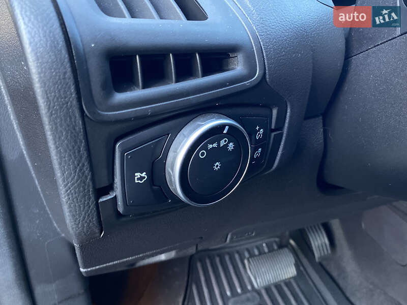 Седан Ford Focus 2015 в Киеве фото 17 Седан Ford Focus 2015 в Киеве