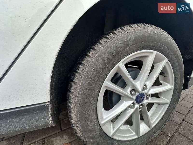 Седан Ford Focus 2017 в Петропавлівській Борщагівці