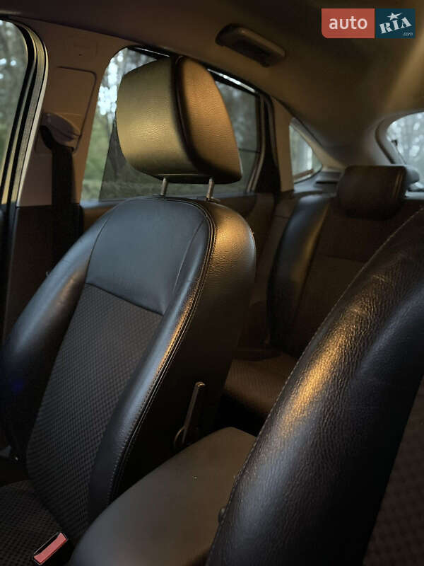 Хэтчбек Ford Focus 2004 в Луцке фото 5 Хэтчбек Ford Focus 2004 в Луцке