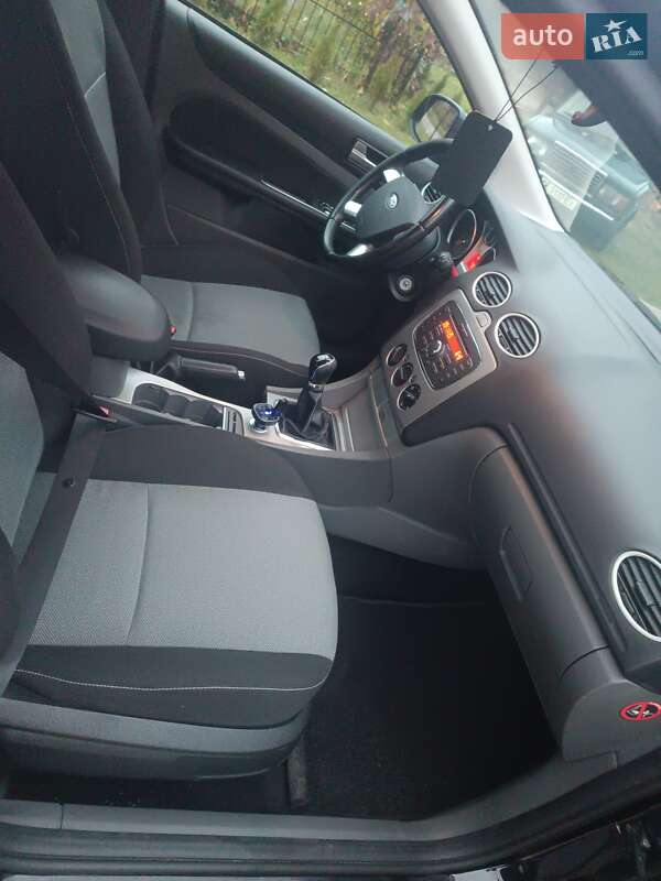 Седан Ford Focus 2010 в Сторожинці