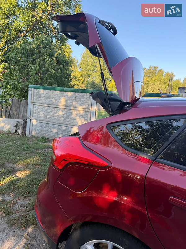 Хэтчбек Ford Focus 2015 в Киеве