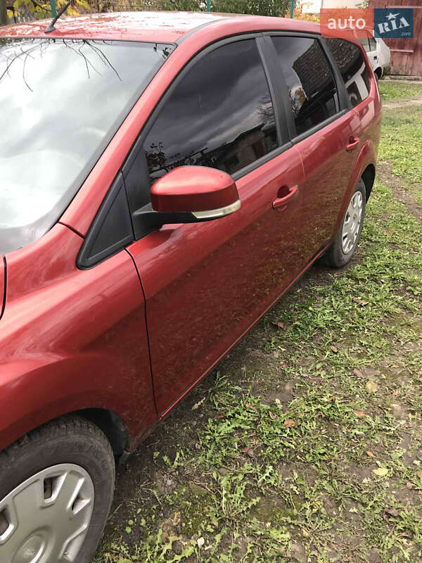 Универсал Ford Focus 2008 в Красном