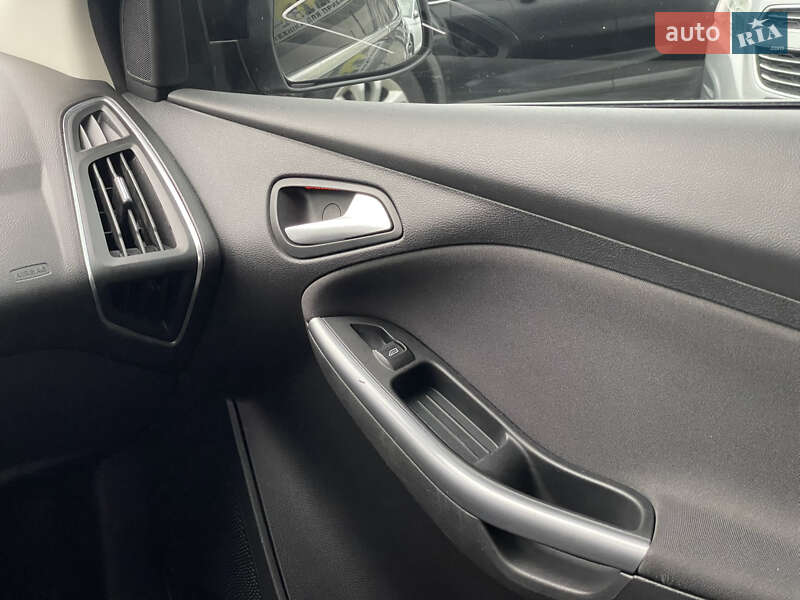 Хэтчбек Ford Focus 2012 в Мукачево