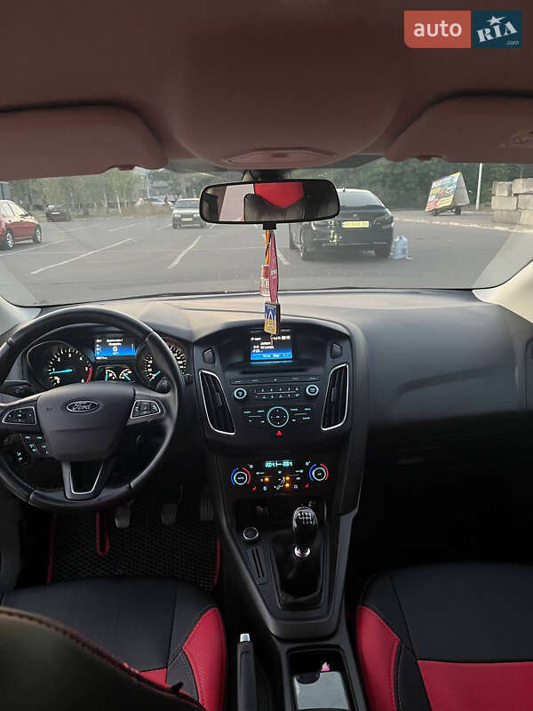Хетчбек Ford Focus 2017 в Запоріжжі фото 3 Хетчбек Ford Focus 2017 в Запоріжжі
