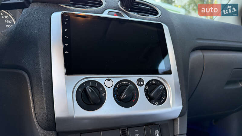 Седан Ford Focus 2005 в Киеве