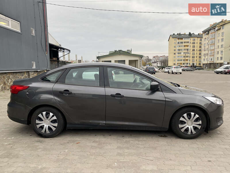 Седан Ford Focus 2015 в Стрые